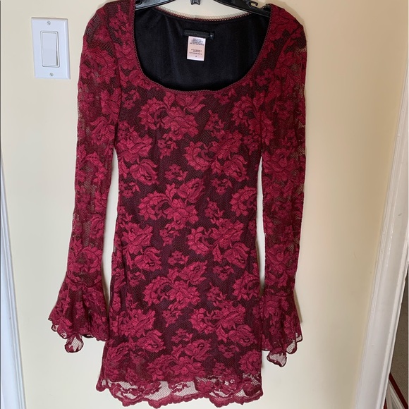 GUESS Lace Cocktail Dress👗 - Picture 1 of 4